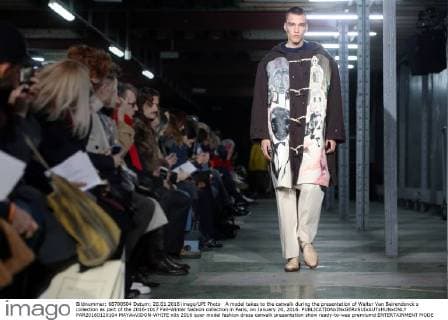 A model takes to the catwalk during the presentation of Walter Van Beirendonck s collection as part of the 2016-1017 Fall-Winter fashion collection in Paris, on January 20, 2016.  PAR20160120104 MAYAxVIDON-WHITE