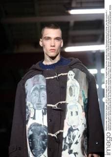 A model takes to the catwalk during the presentation of Walter Van Beirendonck s collection as part of the 2016-1017 Fall-Winter fashion collection in Paris, on January 20, 2016.  PAR20160120112 MAYAxVIDON-WHITE