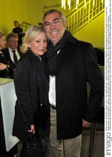 Sabine Christiansen und ihr Ehemann Norbert Medus bei der Ankunft zur G.M.Kretschmer Modenschau am 20.01.2016 im Rahmen der Mercedes-Benz Fashion Week Herbst Winter 2016 in Berlin MBFW Fashionweek 2016 in Berlin- G.M.Kretschmer Fashionshow 