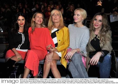 Viktoria Lauterbach, Ursula Karven, Judith Milberg, Franziska Knuppe und Simone Thomalla bei Laurel Berlin Modenschau am 20.01.2016 im Rahmen der Mercedes-Benz Fashion Week Herbst Winter 2016 in Berlin MBFW Fashionweek 2016 in Berlin- Laurel Fashionshow 