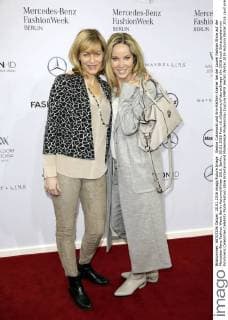 Gesine Cukrowski und Ann-Kathrin Kramer bei der Laurel Fashion Show auf der Mercedes-Benz Fashion Week Berlin Autumn Winter 2016. Berlin, 20.01.2016 Foto:xS.xGabschx xFuturexImage