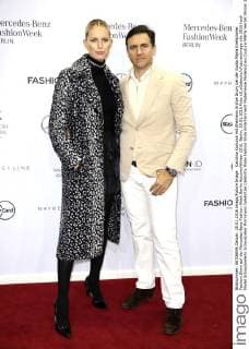 Karolina Kurkova mit Ehemann Archie Drury bei der Guido Maria Kretschmer Fashion Show auf der Mercedes-Benz Fashion Week Berlin Autumn Winter 2016. Berlin, 20.01.2016 Foto:xS.xGabschx xFuturexImage