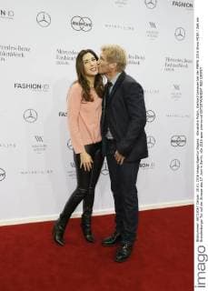 Alexandra Polzin, Gerhard Leinauer bei der MBFW 2016 Show MINX Zelt am Brandenburger Tor auf der Strasse des 17. Juni in Berlin.