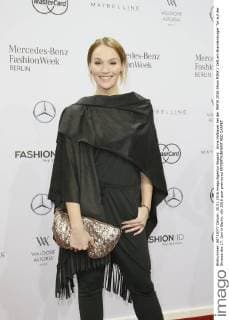 Anna Hofbauer bei der MBFW 2016 Show MINX Zelt am Brandenburger Tor auf der Strasse des 17. Juni in Berlin.