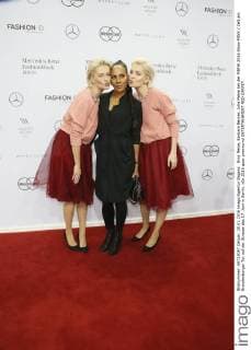 Nina Meise, Barbara Becker, Julia Meise bei der MBFW 2016 Show MINX Zelt am Brandenburger Tor auf der Strasse des 17. Juni in Berlin.