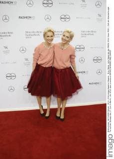 Nina Meise, Julia Meise bei der MBFW 2016 Show MINX Zelt am Brandenburger Tor auf der Strasse des 17. Juni in Berlin.