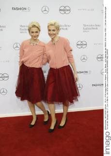 Nina Meise, Julia Meise bei der MBFW 2016 Show MINX Zelt am Brandenburger Tor auf der Strasse des 17. Juni in Berlin.