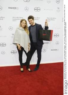 Jana Julia Kilka, Thore Schoelermann bei der MBFW 2016 Show MINX Zelt am Brandenburger Tor auf der Strasse des 17. Juni in Berlin.