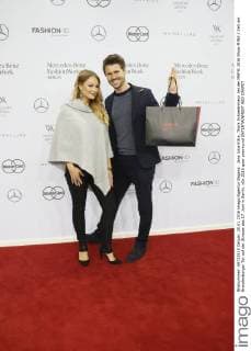 Jana Julia Kilka, Thore Schoelermann bei der MBFW 2016 Show MINX Zelt am Brandenburger Tor auf der Strasse des 17. Juni in Berlin.