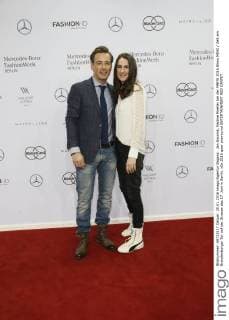 Jan Sosniok, Nadine Moeller bei der MBFW 2016 Show MINX Zelt am Brandenburger Tor auf der Strasse des 17. Juni in Berlin.