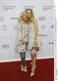 Jennifer Knaeble, Sophie Hermann bei der MBFW 2016 Show MINX Zelt am Brandenburger Tor auf der Strasse des 17. Juni in Berlin.