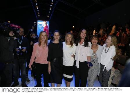Katja Flint, Jeanette Hain, Ursula Karven, Natalia Woerner, Carolina Vera, Ann-Kathrin Kramer bei der MBFW 2016 Show MINX Zelt am Brandenburger Tor auf der Strasse des 17. Juni in Berlin.