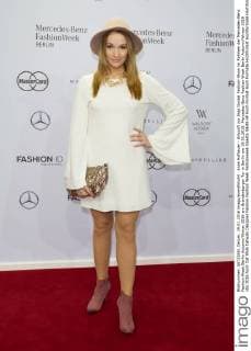 Anna Hofbauer - Ankunft zur Anja Gockel Fashion-Show im Rahmen der Mercedes-Benz Fashion Week Berlin Autumn Winter 2016 am Brandenburger Tor in Berlin am 19.01.2016. Mercedes-Benz Fashion Week Berlin Autumn Winter 2016