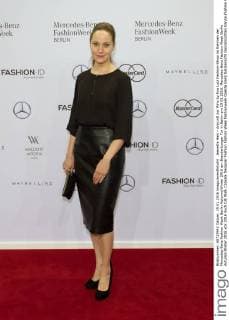Jeanette Hain - Ankunft zur Minx by Eva Lutz Fashion-Show im Rahmen der Mercedes-Benz Fashion Week Berlin Autumn Winter 2016 am Brandenburger Tor in Berlin am 19.01.2016. Mercedes-Benz Fashion Week Berlin Autumn Winter 2016