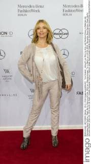 Tina Ruland - Ankunft zur Minx by Eva Lutz Fashion-Show im Rahmen der Mercedes-Benz Fashion Week Berlin Autumn Winter 2016 am Brandenburger Tor in Berlin am 19.01.2016. Mercedes-Benz Fashion Week Berlin Autumn Winter 2016