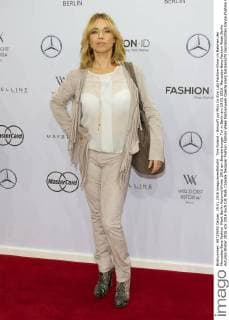 Tina Ruland - Ankunft zur Minx by Eva Lutz Fashion-Show im Rahmen der Mercedes-Benz Fashion Week Berlin Autumn Winter 2016 am Brandenburger Tor in Berlin am 19.01.2016. Mercedes-Benz Fashion Week Berlin Autumn Winter 2016