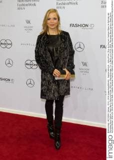 Regina Halmich - Ankunft zur Minx by Eva Lutz Fashion-Show im Rahmen der Mercedes-Benz Fashion Week Berlin Autumn Winter 2016 am Brandenburger Tor in Berlin am 19.01.2016. Mercedes-Benz Fashion Week Berlin Autumn Winter 2016