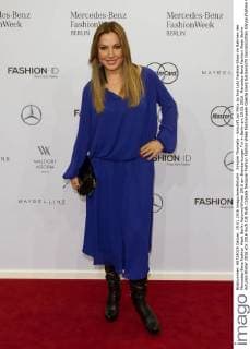 Simone Thomalla - Ankunft zur Minx by Eva Lutz Fashion-Show im Rahmen der Mercedes-Benz Fashion Week Berlin Autumn Winter 2016 am Brandenburger Tor in Berlin am 19.01.2016. Mercedes-Benz Fashion Week Berlin Autumn Winter 2016