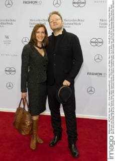 Ulrike Frank mit Mann Marc Schubring - Ankunft zur Minx by Eva Lutz Fashion-Show im Rahmen der Mercedes-Benz Fashion Week Berlin Autumn Winter 2016 am Brandenburger Tor in Berlin am 19.01.2016. Mercedes-Benz Fashion Week Berlin Autumn Winter 2016