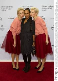 Barbara Becker und die Meise Zwillingen - Ankunft zur Minx by Eva Lutz Fashion-Show im Rahmen der Mercedes-Benz Fashion Week Berlin Autumn Winter 2016 am Brandenburger Tor in Berlin am 19.01.2016. Mercedes-Benz Fashion Week Berlin Autumn Winter 2016