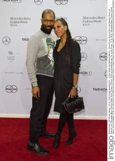Chriss Glass und Barbara Becker - Ankunft zur Minx by Eva Lutz Fashion-Show im Rahmen der Mercedes-Benz Fashion Week Berlin Autumn Winter 2016 am Brandenburger Tor in Berlin am 19.01.2016. Mercedes-Benz Fashion Week Berlin Autumn Winter 2016