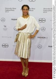 Annabelle Mandeng - Ankunft zur Minx by Eva Lutz Fashion-Show im Rahmen der Mercedes-Benz Fashion Week Berlin Autumn Winter 2016 am Brandenburger Tor in Berlin am 19.01.2016. Mercedes-Benz Fashion Week Berlin Autumn Winter 2016
