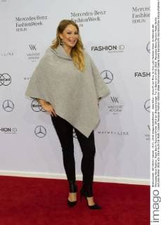 Jana Kilka - Ankunft zur Minx by Eva Lutz Fashion-Show im Rahmen der Mercedes-Benz Fashion Week Berlin Autumn Winter 2016 am Brandenburger Tor in Berlin am 19.01.2016. Mercedes-Benz Fashion Week Berlin Autumn Winter 2016