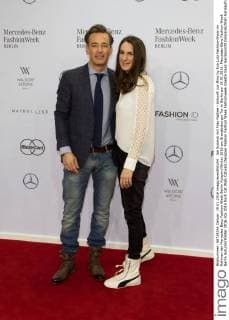 Jan Sosniok mit Frau Nadine - Ankunft zur Minx by Eva Lutz Fashion-Show im Rahmen der Mercedes-Benz Fashion Week Berlin Autumn Winter 2016 am Brandenburger Tor in Berlin am 19.01.2016. Mercedes-Benz Fashion Week Berlin Autumn Winter 2016