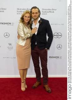 Caroline Beil und Philipp Sattler - Ankunft zur Minx by Eva Lutz Fashion-Show im Rahmen der Mercedes-Benz Fashion Week Berlin Autumn Winter 2016 am Brandenburger Tor in Berlin am 19.01.2016. Mercedes-Benz Fashion Week Berlin Autumn Winter 2016
