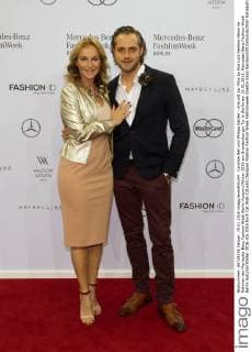 Caroline Beil und Philipp Sattler - Ankunft zur Minx by Eva Lutz Fashion-Show im Rahmen der Mercedes-Benz Fashion Week Berlin Autumn Winter 2016 am Brandenburger Tor in Berlin am 19.01.2016. Mercedes-Benz Fashion Week Berlin Autumn Winter 2016