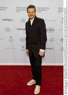 Roman Knizka - Ankunft zur Minx by Eva Lutz Fashion-Show im Rahmen der Mercedes-Benz Fashion Week Berlin Autumn Winter 2016 am Brandenburger Tor in Berlin am 19.01.2016. Mercedes-Benz Fashion Week Berlin Autumn Winter 2016