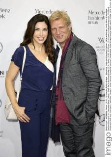 Alexandra Polzin mit Ehemann Gerhard Leinauer bei der Guido Maria Kretschmer Fashion Show auf der Mercedes-Benz Fashion Week Berlin Autumn Winter 2016. Berlin, 20.01.2016 Foto:xS.xGabschx xFuturexImage