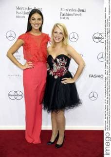 Janina Uhse und Iris Mareike Steen bei der Guido Maria Kretschmer Fashion Show auf der Mercedes-Benz Fashion Week Berlin Autumn Winter 2016. Berlin, 20.01.2016 Foto:xS.xGabschx xFuturexImage