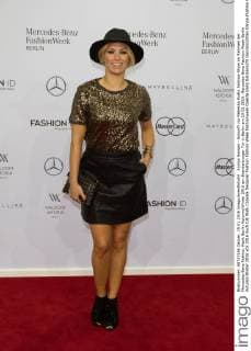 Annica Hansen - Ankunft zur Rebekka Ruètz Fashion-Show im Rahmen der Mercedes-Benz Fashion Week Berlin Autumn Winter 2016 am Brandenburger Tor in Berlin am 19.01.2016. Mercedes-Benz Fashion Week Berlin Autumn Winter 2016