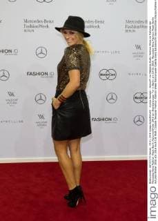 Annica Hansen - Ankunft zur Rebekka Ruètz Fashion-Show im Rahmen der Mercedes-Benz Fashion Week Berlin Autumn Winter 2016 am Brandenburger Tor in Berlin am 19.01.2016. Mercedes-Benz Fashion Week Berlin Autumn Winter 2016