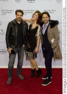 Raphael Vogt mit Freundin Cathrin und Falk Willy Wild - Ankunft zur Rebekka Ruètz Fashion-Show im Rahmen der Mercedes-Benz Fashion Week Berlin Autumn Winter 2016 am Brandenburger Tor in Berlin am 19.01.2016. Mercedes-Benz Fashion Week Berlin Autumn Winter 2016