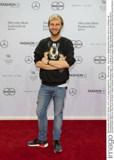 Maurice Gajda - Ankunft zur Rebekka Ruètz Fashion-Show im Rahmen der Mercedes-Benz Fashion Week Berlin Autumn Winter 2016 am Brandenburger Tor in Berlin am 19.01.2016. Mercedes-Benz Fashion Week Berlin Autumn Winter 2016