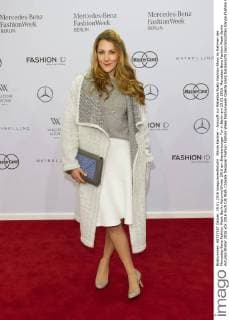 Nikola Kastner - Ankunft zur Rebekka Ruètz Fashion-Show im Rahmen der Mercedes-Benz Fashion Week Berlin Autumn Winter 2016 am Brandenburger Tor in Berlin am 19.01.2016. Mercedes-Benz Fashion Week Berlin Autumn Winter 2016