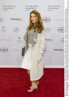 Nikola Kastner - Ankunft zur Rebekka Ruètz Fashion-Show im Rahmen der Mercedes-Benz Fashion Week Berlin Autumn Winter 2016 am Brandenburger Tor in Berlin am 19.01.2016. Mercedes-Benz Fashion Week Berlin Autumn Winter 2016