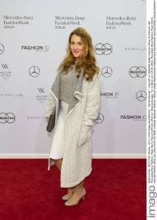 Nikola Kastner - Ankunft zur Rebekka Ruètz Fashion-Show im Rahmen der Mercedes-Benz Fashion Week Berlin Autumn Winter 2016 am Brandenburger Tor in Berlin am 19.01.2016. Mercedes-Benz Fashion Week Berlin Autumn Winter 2016