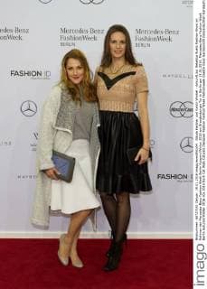 Nikola Kastner und Katrin Wrobel - Ankunft zur Rebekka Ruètz Fashion-Show im Rahmen der Mercedes-Benz Fashion Week Berlin Autumn Winter 2016 am Brandenburger Tor in Berlin am 19.01.2016. Mercedes-Benz Fashion Week Berlin Autumn Winter 2016