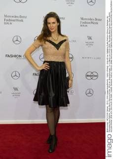 Katrin Wrobel - Ankunft zur Rebekka Ruètz Fashion-Show im Rahmen der Mercedes-Benz Fashion Week Berlin Autumn Winter 2016 am Brandenburger Tor in Berlin am 19.01.2016. Mercedes-Benz Fashion Week Berlin Autumn Winter 2016