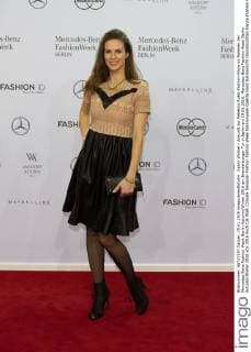 Katrin Wrobel - Ankunft zur Rebekka Ruètz Fashion-Show im Rahmen der Mercedes-Benz Fashion Week Berlin Autumn Winter 2016 am Brandenburger Tor in Berlin am 19.01.2016. Mercedes-Benz Fashion Week Berlin Autumn Winter 2016