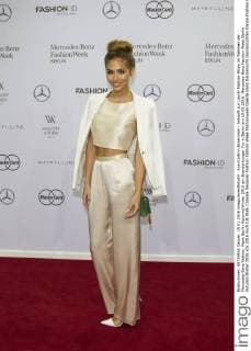 Ann-Kathrin Broemmel - Ankunft zur Laurèl Fashion-Show im Rahmen der Mercedes-Benz Fashion Week Berlin Autumn Winter 2016 am Brandenburger Tor in Berlin am 19.01.2016. Mercedes-Benz Fashion Week Berlin Autumn Winter 2016
