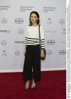 Sibel Kekilli - Ankunft zur Laurèl Fashion-Show im Rahmen der Mercedes-Benz Fashion Week Berlin Autumn Winter 2016 am Brandenburger Tor in Berlin am 19.01.2016. Mercedes-Benz Fashion Week Berlin Autumn Winter 2016