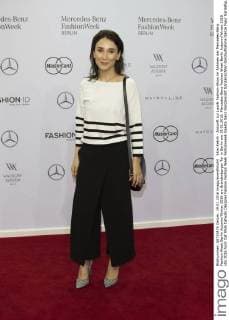 Sibel Kekilli - Ankunft zur Laurèl Fashion-Show im Rahmen der Mercedes-Benz Fashion Week Berlin Autumn Winter 2016 am Brandenburger Tor in Berlin am 19.01.2016. Mercedes-Benz Fashion Week Berlin Autumn Winter 2016