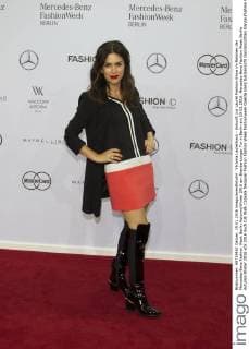Viktoria Lauterbach - Ankunft zur Laurèl Fashion-Show im Rahmen der Mercedes-Benz Fashion Week Berlin Autumn Winter 2016 am Brandenburger Tor in Berlin am 19.01.2016. Mercedes-Benz Fashion Week Berlin Autumn Winter 2016