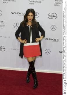 Viktoria Lauterbach - Ankunft zur Laurèl Fashion-Show im Rahmen der Mercedes-Benz Fashion Week Berlin Autumn Winter 2016 am Brandenburger Tor in Berlin am 19.01.2016. Mercedes-Benz Fashion Week Berlin Autumn Winter 2016