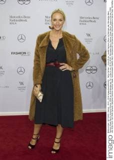 Petra Winter - Ankunft zur Laurèl Fashion-Show im Rahmen der Mercedes-Benz Fashion Week Berlin Autumn Winter 2016 am Brandenburger Tor in Berlin am 19.01.2016. Mercedes-Benz Fashion Week Berlin Autumn Winter 2016