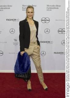 Esther Nikolai Seibt - Ankunft zur Laurèl Fashion-Show im Rahmen der Mercedes-Benz Fashion Week Berlin Autumn Winter 2016 am Brandenburger Tor in Berlin am 19.01.2016. Mercedes-Benz Fashion Week Berlin Autumn Winter 2016